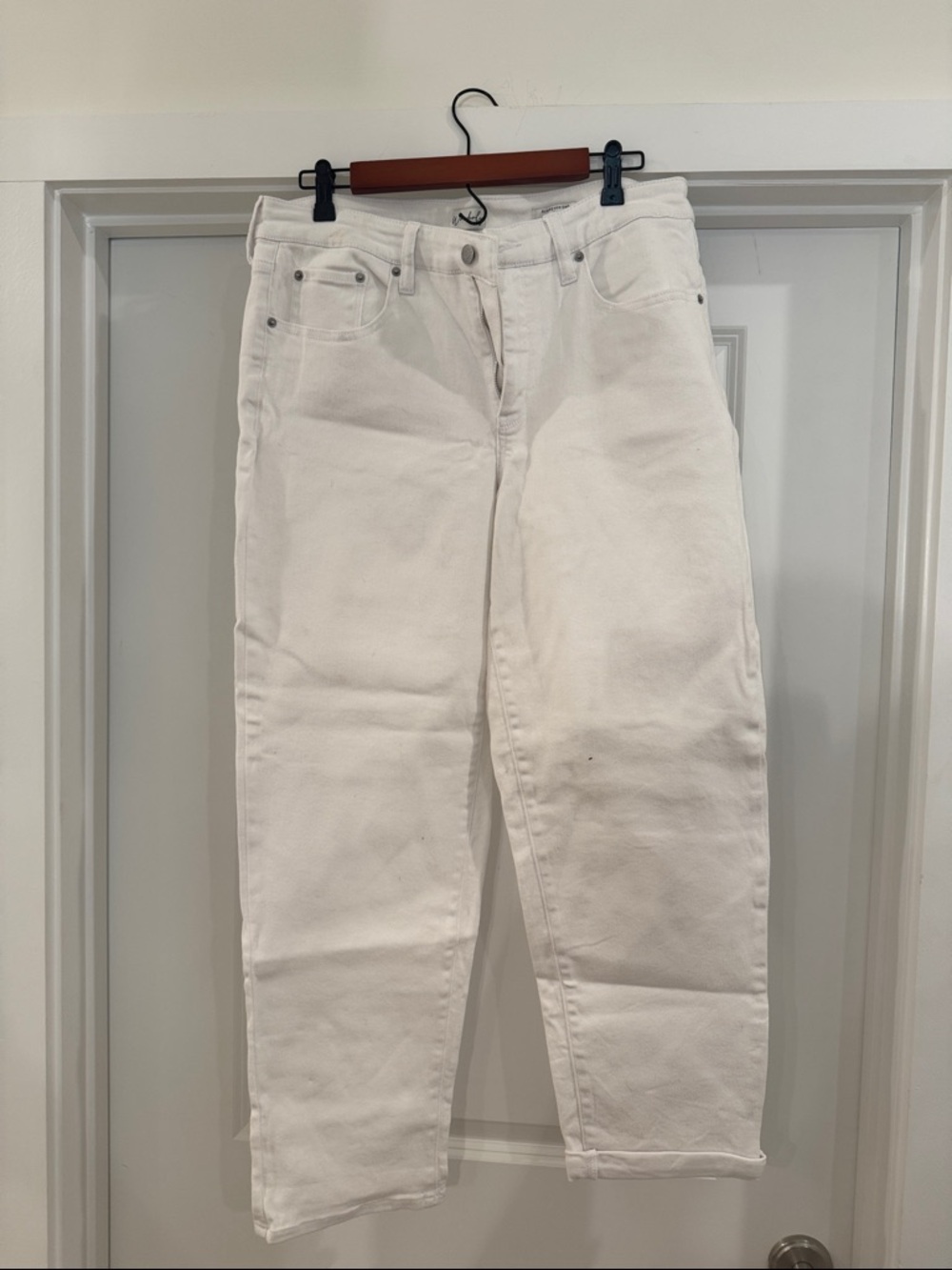 Women's Straight-Leg White Jeans — Mid-Rise Casual Essential